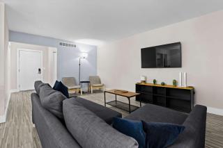 The Ultimate Rochester Getaway Cozy & Inviting - 6