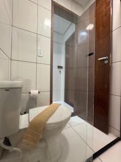Quarto com Ar Condicionado e banheiro no centro - 2