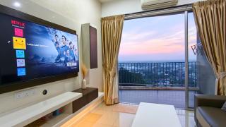 Lotus Lake Sanctuary- Netflix- Sunset-Pool- 1 parking - 0