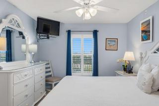 Gulf front condo with free WiFi washer&dryer shared pool & beach access - 8
