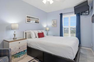 Gulf front condo with free WiFi washer&dryer shared pool & beach access - 5