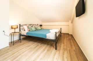 Selene Nea Peramos - Private Parking - Sleeps 8 - 6