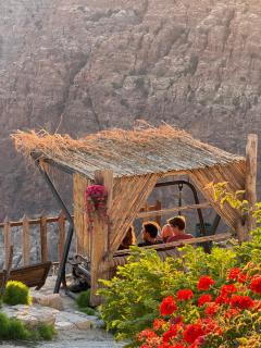 Dana luxury huts - 1