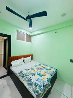 Hotel shri radhe krishna nai sadak ujjain - 7