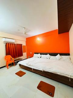 Hotel shri radhe krishna nai sadak ujjain - 8