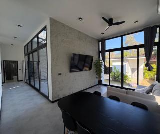 Noir Blanc Modern Villa - 8