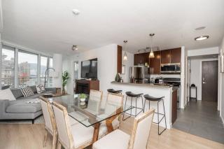 Sky-High Luxury 2BR 2BA Panoramic View + DT Core - 0
