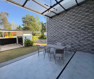 Noir Blanc Modern Villa - 9