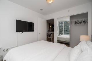 Sky-High Luxury 2BR 2BA Panoramic View + DT Core - 7