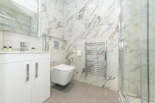 Cosy Flat with Patio in Town Centre Walk to Shops - Pass the Keys - 6
