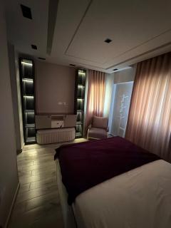A prime location for shopping close to malls, clothing stores, restaurants and cafes in the heart of New Cairo and 25 minutes from Old Cairo - 1