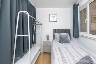 3BDR Modern Home in Sheffield and Free Parking with Balcony - 1