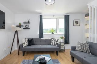 3BDR Modern Home in Sheffield and Free Parking with Balcony - 4