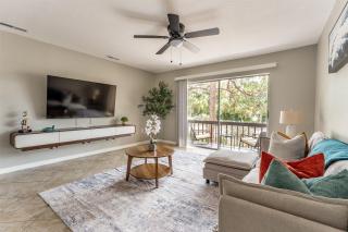 Coastal 2-Bedroom Condo with Pools & Balcony Near Siesta Key - 0