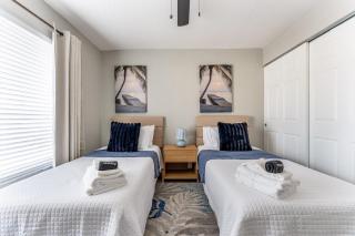 Coastal 2-Bedroom Condo with Pools & Balcony Near Siesta Key - 1
