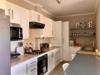 Beautiful 3 bedroom flat - 6