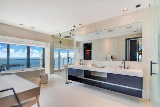 Exclusive Waterfront Residence in Brickell - 2