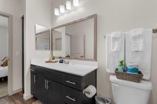 Tempe Oasis Apartments Near ASU & Downtown with Pool, Gym, Parking & Hot Tub - 1
