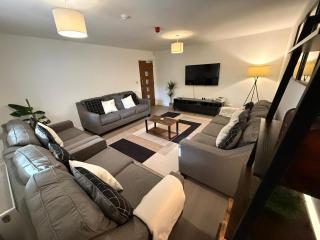 Luxury 8-Bed House All En-Suite Free Parking - 6