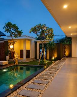 Puri Warung Guest House with Pool in Canggu - 5
