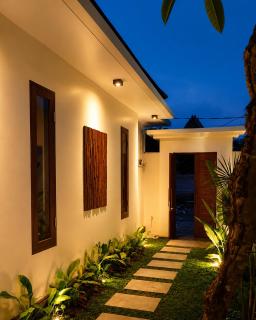 Puri Warung Guest House with Pool in Canggu - 4