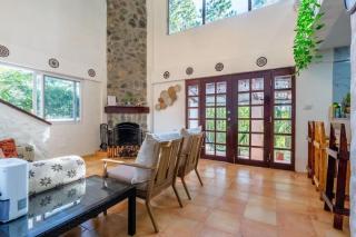 Villa Monte Maria Cabaña en Cerro Azul con piscina y chimenea - 8