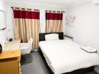 Charming Highworth,Swindon Stay, Wi-Fi Car park - 8