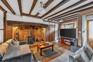 Ye Olde Cottage - 8