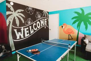 Family Retreat with Free Heated Pool, Game Room, Sleeps 10, Bikes, BBQ Grill, 15 minutes to Honeymoon Island - 3