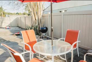 Family Retreat with Free Heated Pool, Game Room, Sleeps 10, Bikes, BBQ Grill, 15 minutes to Honeymoon Island - 6