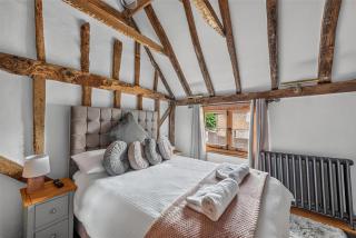 Ye Olde Cottage - 9