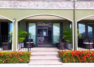 360 Splendor - Ocean-View Condo #204 in Luxury Flamingo-Complex - 4