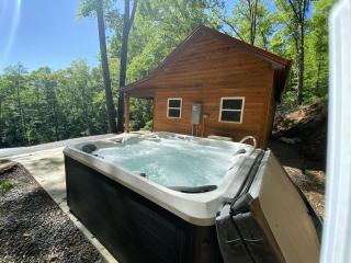 Couples Retreat Cabin w HotTub & EV Charger Bryson - 0