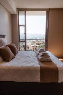 Modern 2-Bed with Views, Mall Access & Home Office, Bedfordview - 8