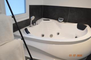 Boutique stay Einsiedeln I Lake & Whirlpool I Zurich - 1