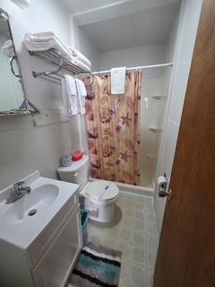 Royals Inn Motel Inc - 3