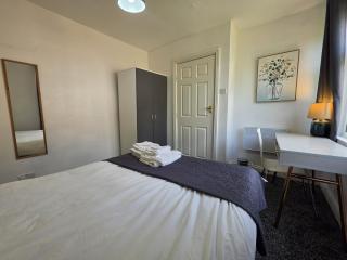 Comfy 2BR Flat on Hucknall Road Nr City Hospital - 3