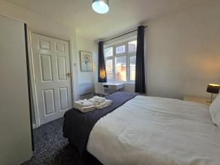 Comfy 2BR Flat on Hucknall Road Nr City Hospital - 2