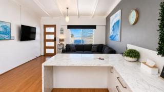 Coastal Escape Walk to Beach, Cafes & CBD - 5
