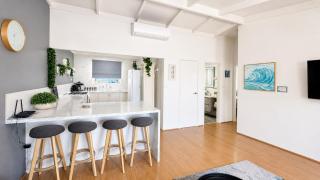 Coastal Escape Walk to Beach, Cafes & CBD - 6