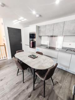 2 Bed Stylish Apartment close 2 City Centre & Rail Station - 9