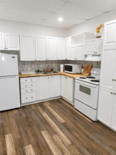 The Napanee Comfort stay by Instant Suites - 8