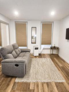 The Napanee Comfort stay by Instant Suites - 0