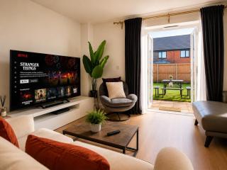 Plane View Villa - Stylish Home in Stechford, Birmingham, Free Parking - 9