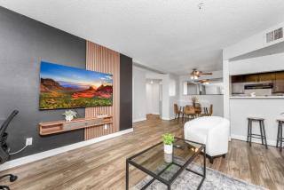 Tempe Hideaway Luxe Amenities Parking - 2