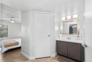 Chill 2BR Near ASU, Pool, Grill, Parking,Pet Frndly - 1