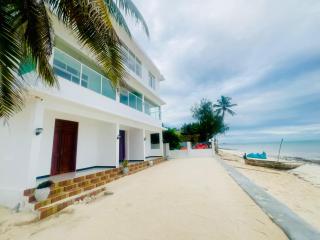 Sea Crest Hotel - 8