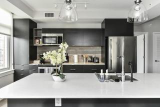 2BR Urban Retreat Gym Parkng and Scenic Rooftop - 5