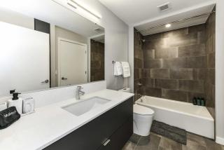 2BR Urban Retreat Gym Parkng and Scenic Rooftop - 4