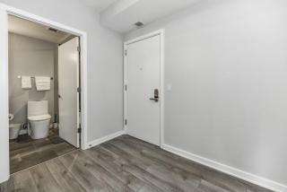 2BR Urban Retreat Gym Parkng and Scenic Rooftop - 3
